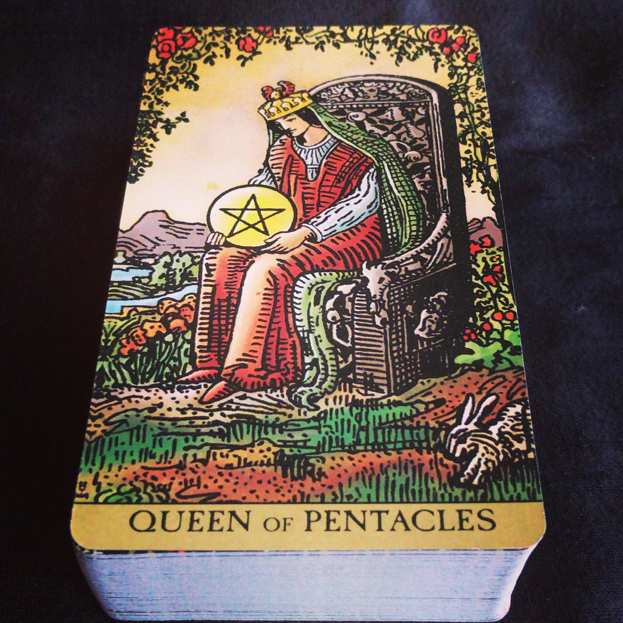 Карта queen of pentacles